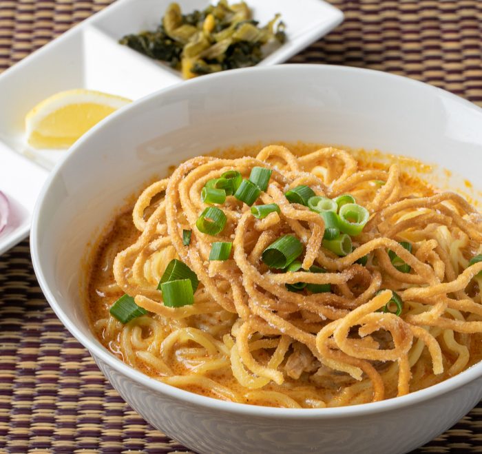タイのカレーラーメン(カオソーイ)