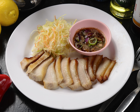 コムヤーン/豚トロの炭火あぶり焼き